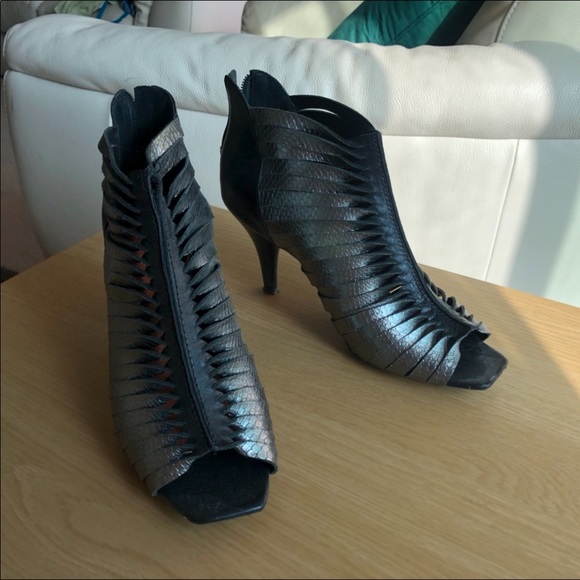 ARTUROCHIANG Silver Peep Toe Strappy Ankle Boots Heels - Picture 2 of 2